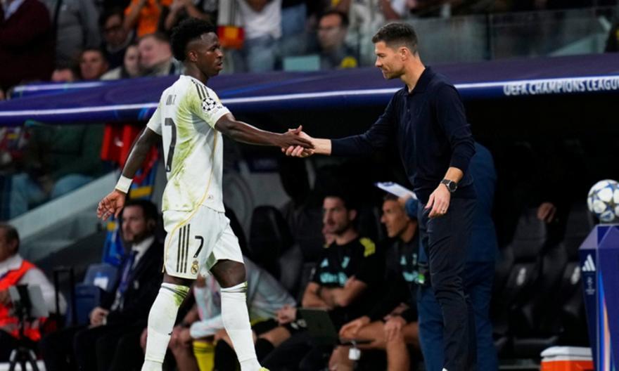 Ο Βινίσιους ζήτησε συγγνώμη από τον Τσάμπι Αλόνσο Ο Βινίσιους ζήτησε συγγνώμη από τον Τσάμπι Αλόνσο