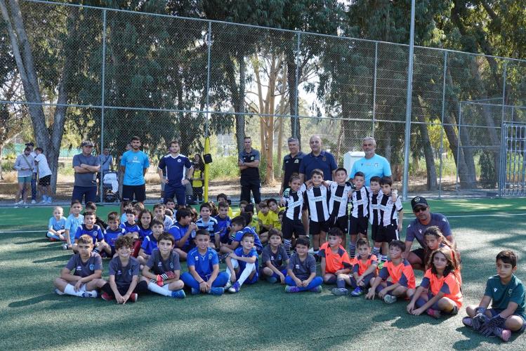 Επίσκεψη Λοϊζίδη στα γήπεδα Central Park στη Λευκωσία-Μίλησε με παιδιά, γονείς και προπονητές Επίσκεψη Λοϊζίδη στα γήπεδα Central Park στη Λευκωσία-Μίλησε με παιδιά, γονείς και προπονητές