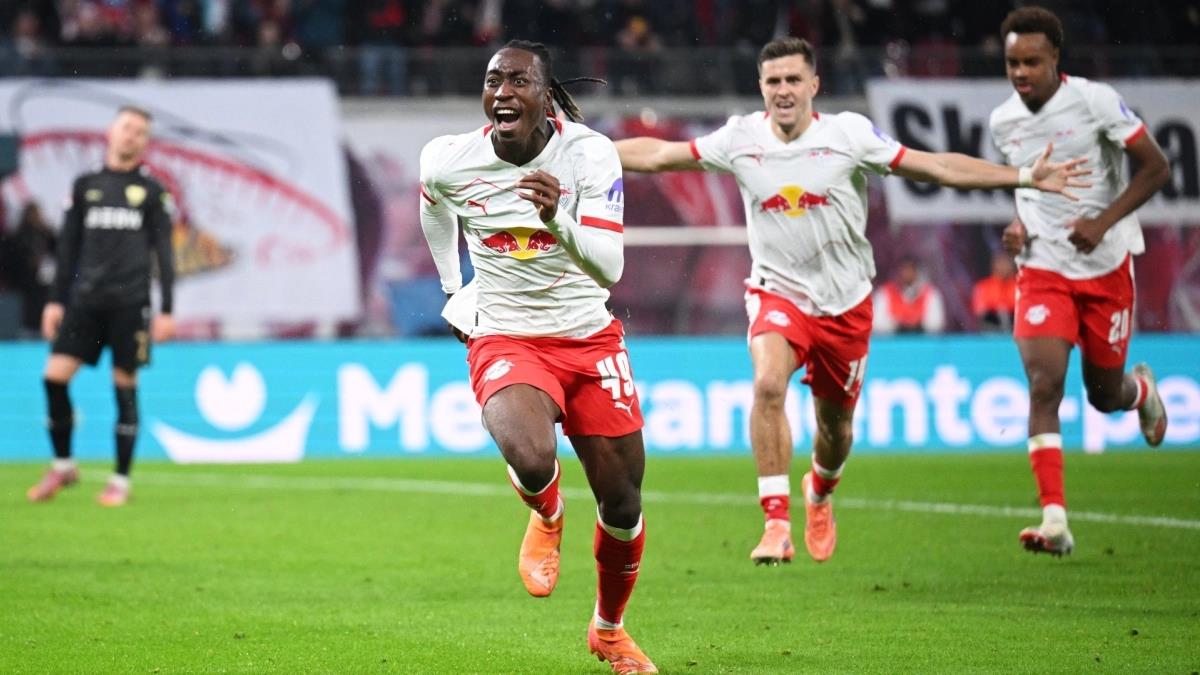 Σκαρφάλωσε ξανά δεύτερη η Λειψία κι έβαλε φρένο στη Στουτγκάρδη Σκαρφάλωσε ξανά δεύτερη η Λειψία κι έβαλε φρένο στη Στουτγκάρδη