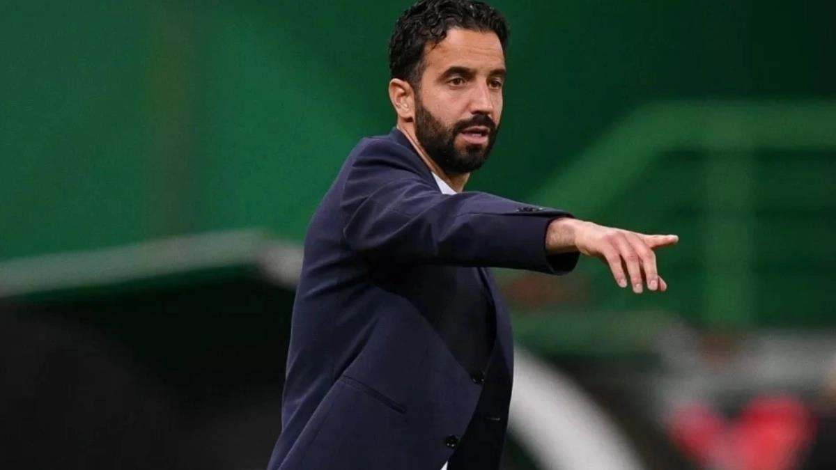 «Είναι δύσκολο να βλέπεις τον προπονητή που κατέκτησε ευρωπαϊκο τρόπαιο να φεύγει και αυτόν που το έχασε να μένει»