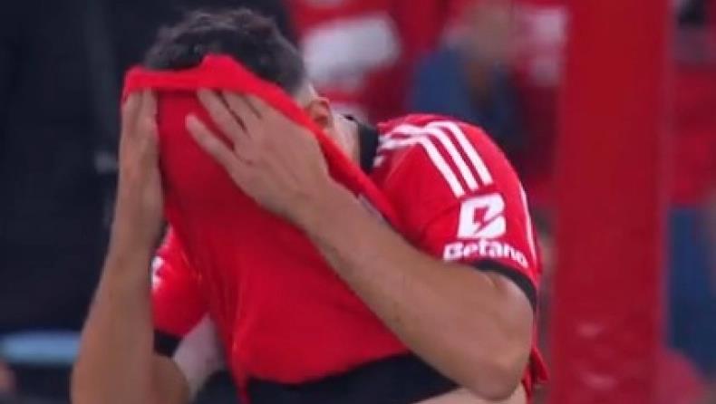 Το απίστευτο αυτογκόλ που πέτυχε ο Αραούχο στην αναμέτρηση της Μπενφίκα με τη Κάζα Πία