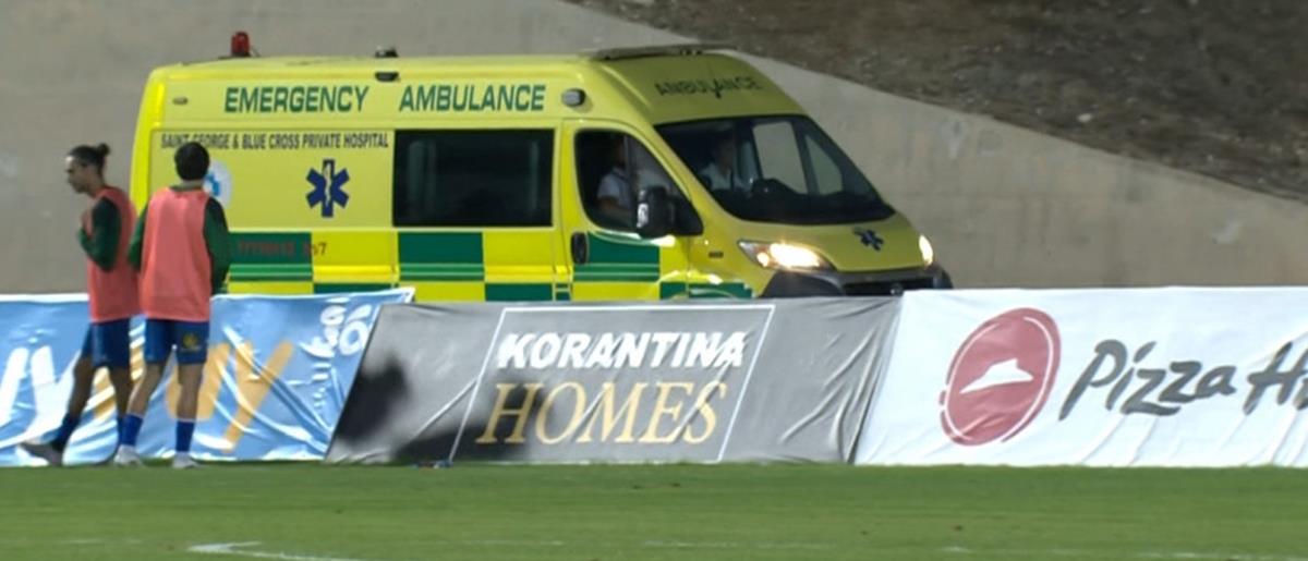 «Σφάδαζε από τους πόνους, έκλαιγε και τον κλείσανε μέσα στο ασθενοφόρο για μισή ώρα»