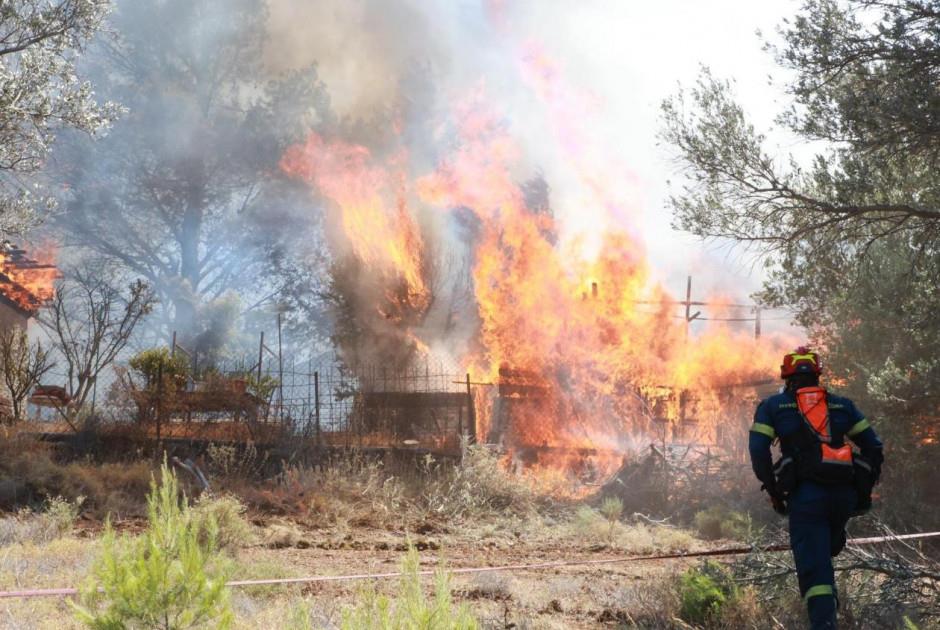 Νεκρός άνδρας από φωτιά σε χωράφι στην Ελλάδα