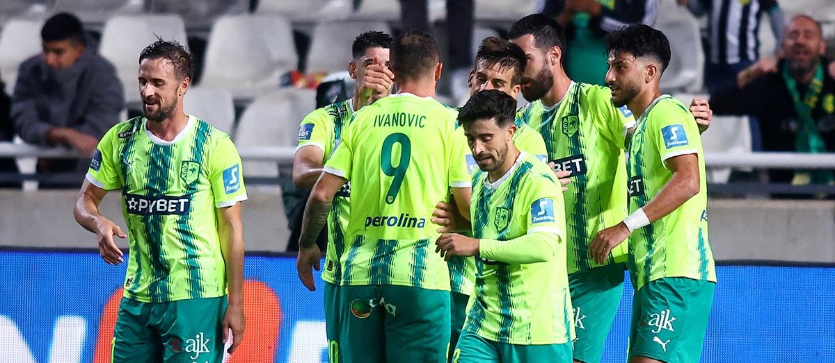 Καθάρισε από το ημίχρονο με τεσσάρα τον Ολυμπιακό η ΑΕΚ και ανέβηκε στην 3η θέση