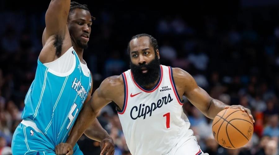 Έκρηξη Χάρντεν με 55 πόντους και 10 τρίποντα στη νίκη των Κλίπερς επί των Χόρνετς