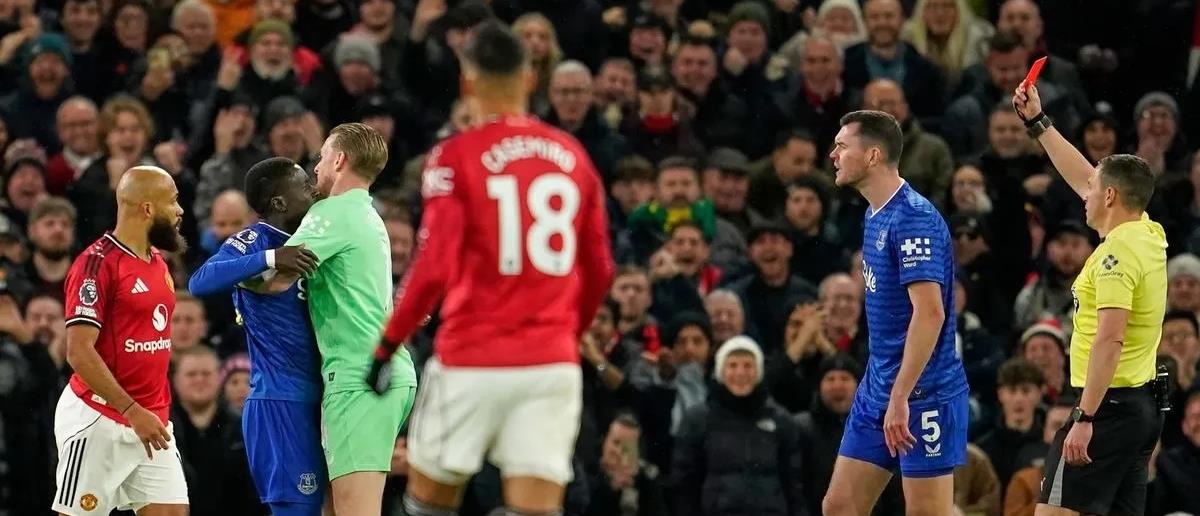 Ο Γκέιγ αποβλήθηκε γιατί χαστούκισε συμπαίκτη του στο Μάντσεστερ Γιουνάιτεντ-Έβερτον