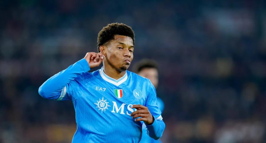 Διπλό κορυφής για τη Νάπολι, κέρδισε τη Ρόμα στο Ολίμπικο