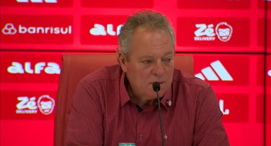 Σάλος με ομοφοβικό σχόλιο προπονητή-«Δεν θέλω ροζ φανέλες, δεν είμαστε αδερφές»