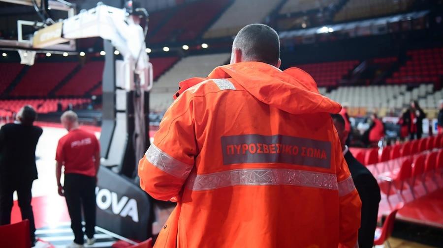 Στον… αέρα το Ολυμπιακός-Φενέρ λόγω της κακοκαιρίας-Πλημμύρισαν οι εξωτερικοί χώροι του ΣΕΦ (pics)