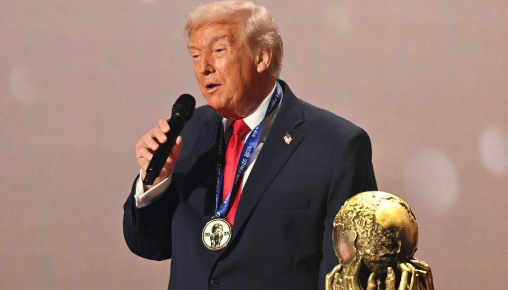 Το βραβείο ειρήνης της FIFA στον Ντόναλντ Τραμπ-«Από τις μεγαλύτερες τιμές της ζωής μου»