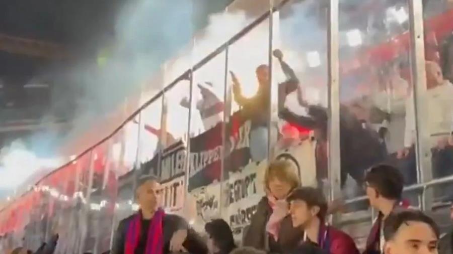 Οι οπαδοί της Άιντραχτ κόντεψαν να σπάσουν το προστατευτικό που τους χώριζε από τους Καταλανούς στο Καμπ Νόου