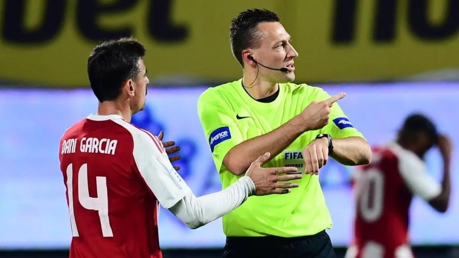 Επίθεση Ολυμπιακού σε ΕΠΟ και Λανουά για τη διαιτησία-«Όσο κι αν προσπαθούν, δεν θα μας σταματήσουν»