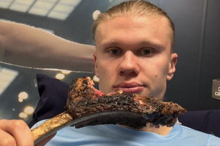 Ο Χάαλαντ ξεπέρασε τον Κριστιάνο Ρονάλντο σε γκολ στην Premier League και το γιόρτασε με μία tomahawk μπριζόλα