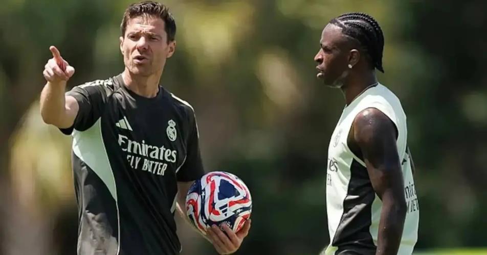 Ανατροπή στη Ρεάλ Μαδρίτης-Οι οπαδοί στηρίζουν τον Τσάμπι Αλόνσο και είναι κατά του Βινίσιους