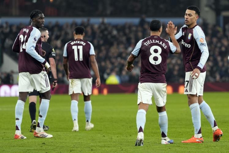 Το απίστευτο τρολάρισμα της Άστον Βίλα σε οπαδό της Μάντσεστερ Γιουνάιτεντ