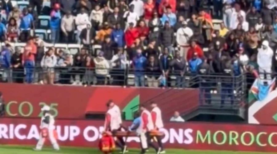 Ο Μουτουσαμί του Ατρομήτου έγινε viral στο Κόπα Άφρικα-Έφυγε με φορείο για να μην αποβληθεί και μετά άρχισε να τρέχει