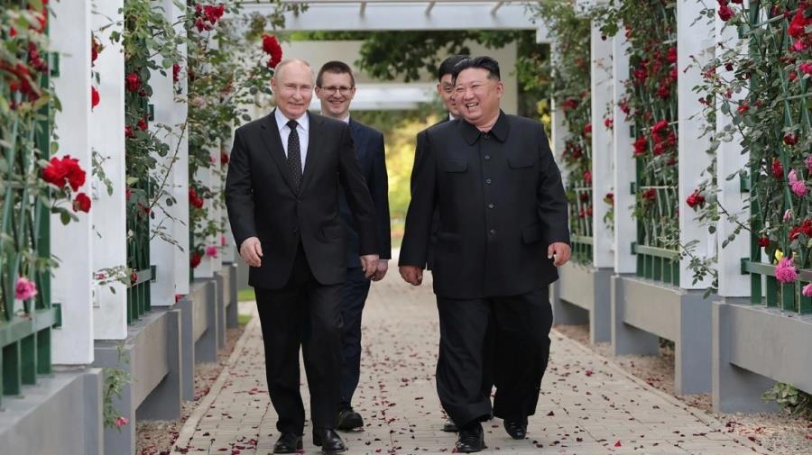 5360499243725677 kim putin