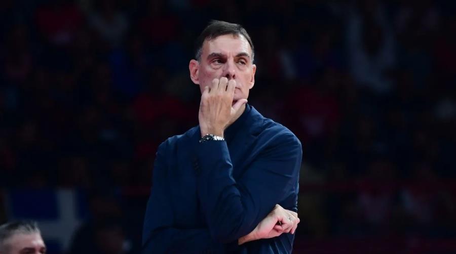 Μικροπρόβλημα με Βεζένκοβ στον Ολυμπιακό, αποθέωσε τον Παπανικολάου ο Μπαρτζώκας