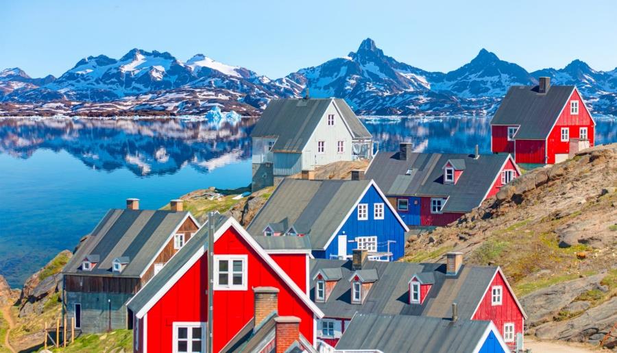 5382378189260308 Picturesque-village-on-coast-of-Greenland-Colorful-houses-in-Tasiilaq-East-Greenland-2048x1172