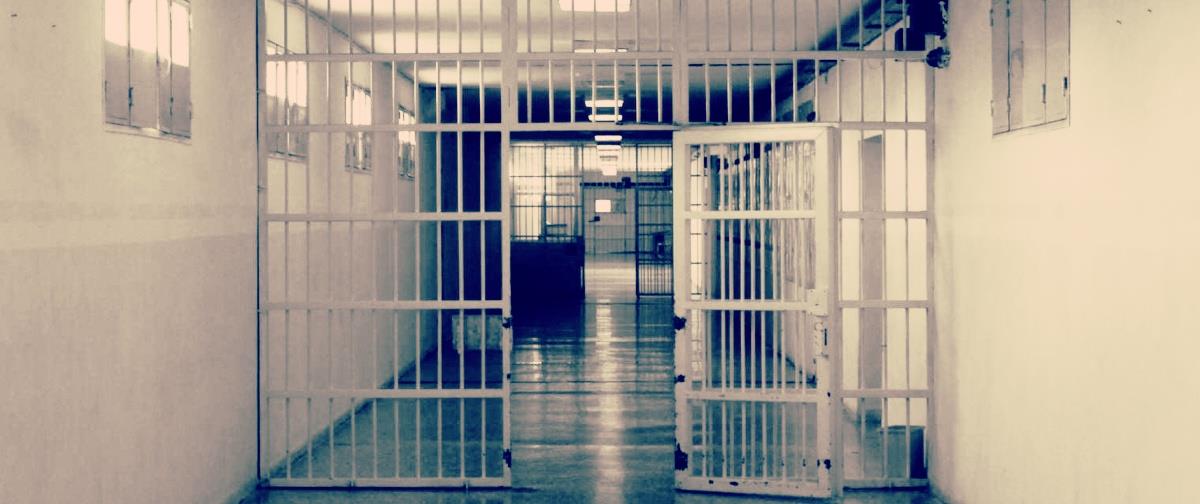 Σκανδαλώδεις χειρισμοί... Απέδρασε υπόδικος, πήγε στην πατρίδα του και δεν πήραν χαμπάρι-Έγινε αντιληπτό στο Δικαστήριο, ένταλμα σύλληψης μέρες μετά