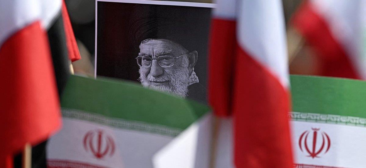 Νέος ανώτατος ηγέτης του Ιράν ο Μοτζτάμπα Χαμενεΐ μετά τον θάνατο του πατέρα του