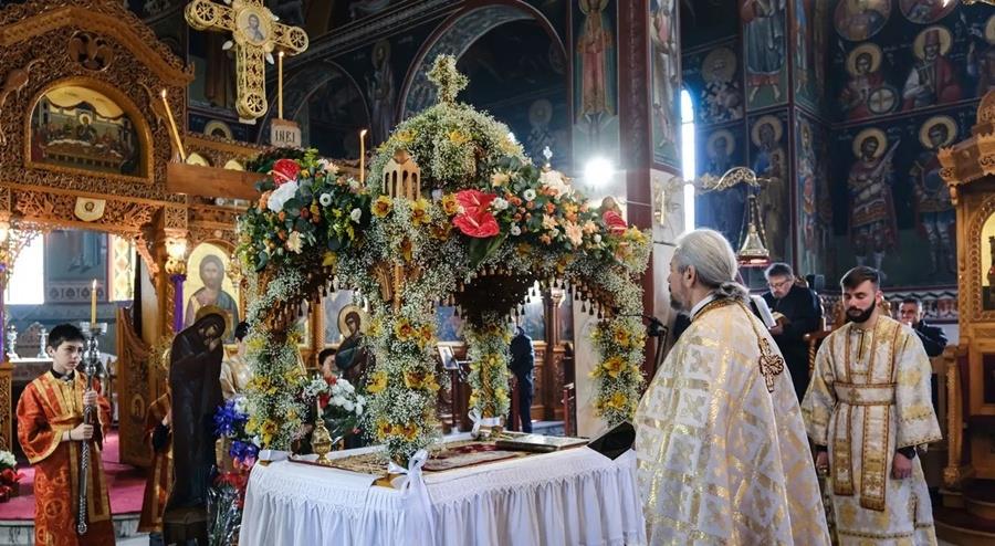 Μεγάλη Παρασκευή: Η Αποκαθήλωση, ο Επιτάφιος και τα έθιμα