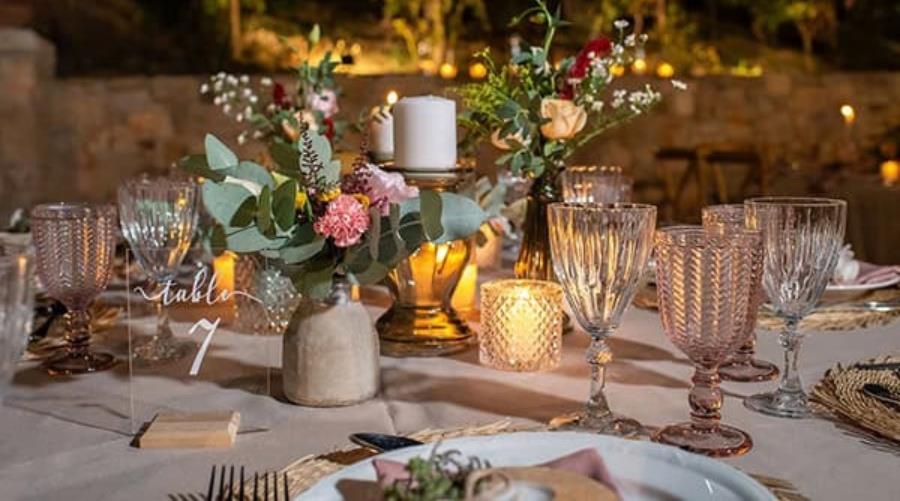 5497953913737203 beautiful-styled-shoot-rustic-details-romantic-atmosphere 10-1