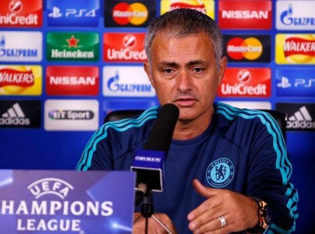 Σίγουρος πως θα μείνει για αρκετά χρόνια ακόμα στην Τσέλσι εμφανίστηκε στη συνέντευξη Τύπου ενόψει του αγώνα με την Ντινάμο Κιέβου ο Ζοζέ Μουρίνιο. Τέρι: "Φταίνε οι παίκτες και όχι ο προπονητής".