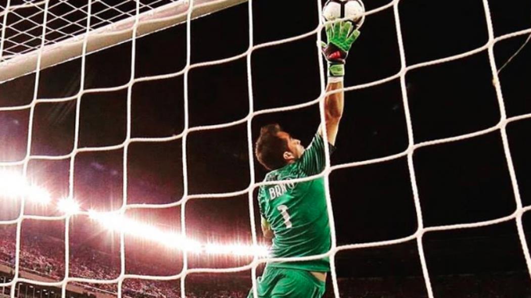 Το τελευταίο παιχνίδι απόψε θα το παίξει ο Κλαούντιο Μπράβο και στη συνέχεια αφήνει τη Μπαρτσελόνα για τη Μάντσεστερ Σίτι.