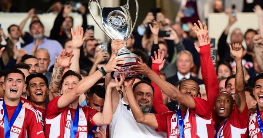 Σήκωσε το Κύπελλο στον ουρανό του ΟΑΚΑ και σφράγισε το θρυλικό νταμπλ ο Ολυμπιακός