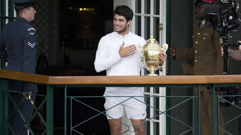 carlos-alcaraz-titlos-wimbledon-xairetaei.jpg