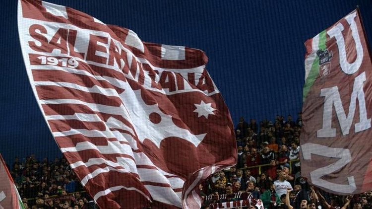 Στο νοσοκομείο με δηλητηρίαση 14 μέλη της Σαλερνιτάνα