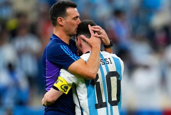 Scaloni_messi_mundial