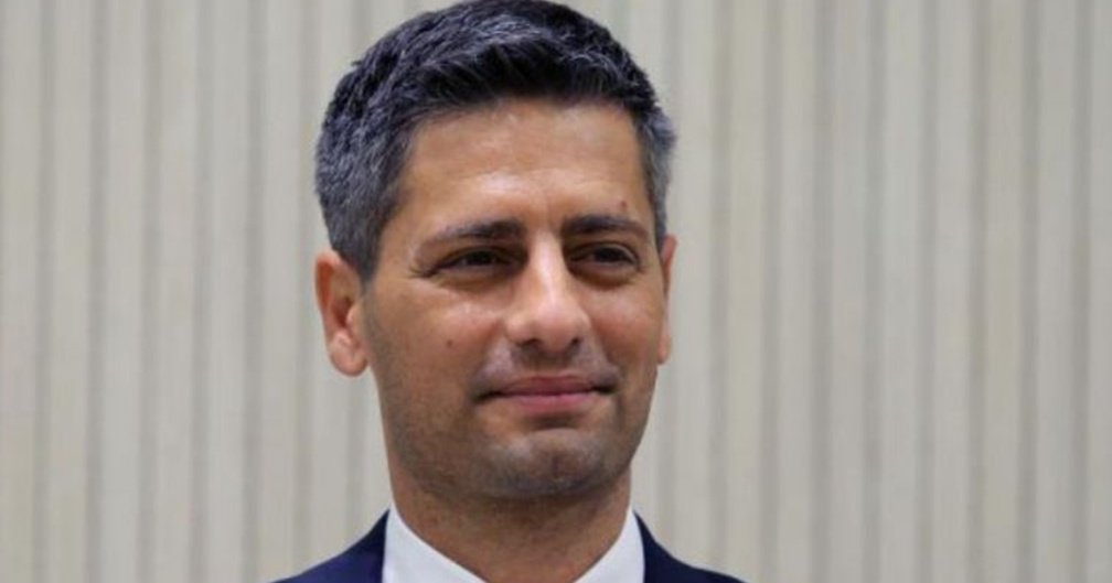 Η απάντηση Πελεκάνου στην Ανδρούλα-«Μην ανησυχείτε, σύντομα θα είναι ανακαινισμένο με τεράστια ελληνική σημαία»