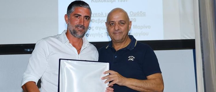 Λοϊζίδης: Πηγή έμπνευσης για κάθε νέο Κύπριο ποδοσφαιριστή o Μιχάλης Κωνσταντίνου