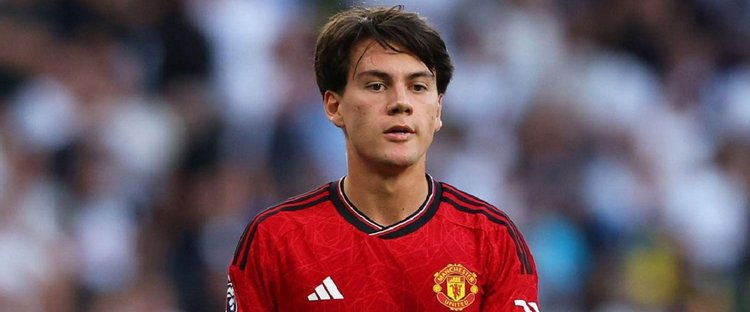 Facundo-Pellistri-of-Manchester-United