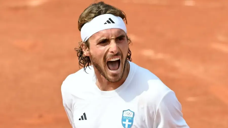 stefanos-tsitsipas-2-1200x800