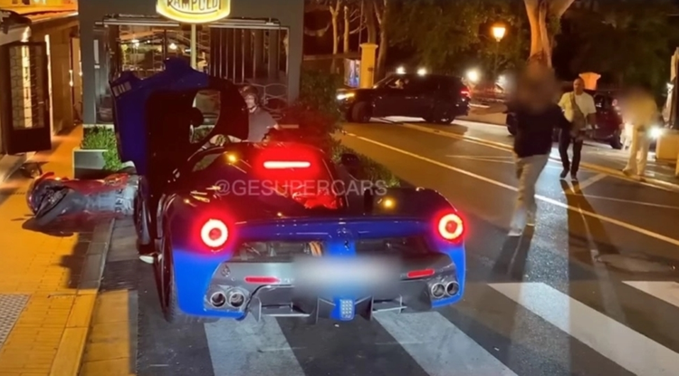 453606_ferrari.jpg