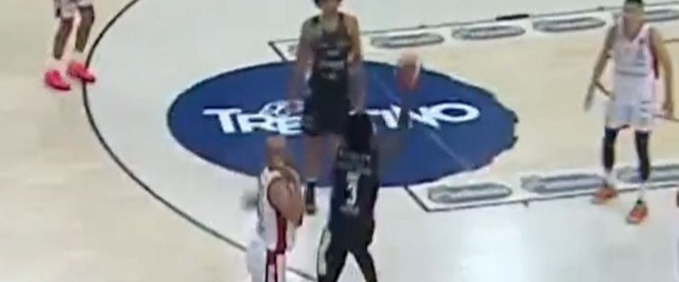 Ήττα 70-67 για την Αρμάνι από την Τρέντο με τρελό buzzer beater του Κέιλ