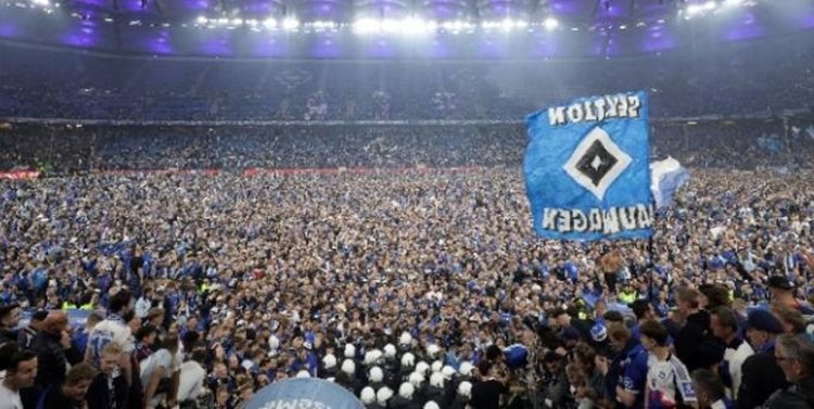 Δεκάδες τραυματίες στους πανηγυρισμούς για την άνοδο του Αμβούργου-Ένα άτομο σοβατά