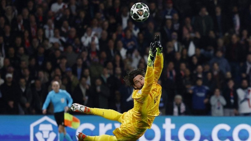 2025-03-05T202415Z_65964203_UP1EL351KOE8W_RTRMADP_5_SOCCER-CHAMPIONS-PSG-LIV-REPORT-1-1200x828