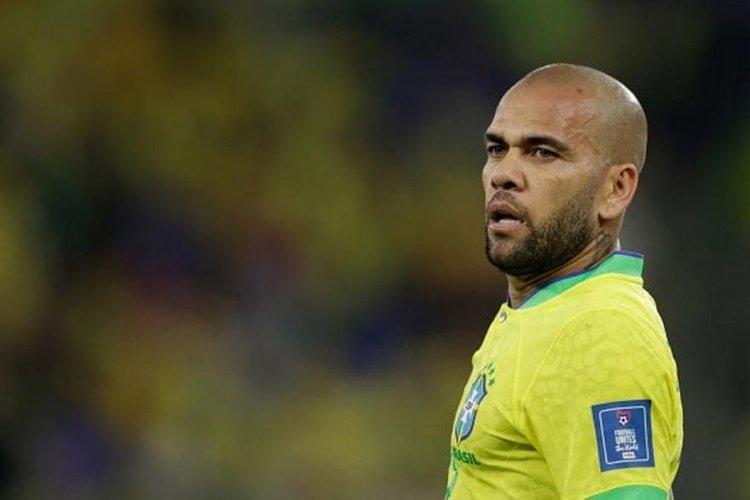 dani-alves-(1)_130731