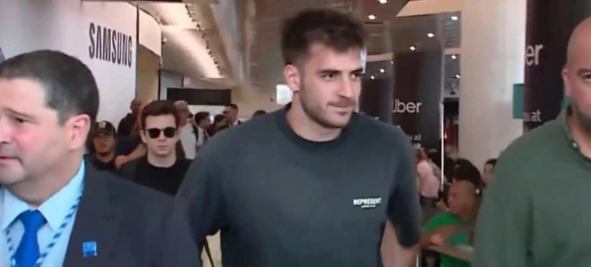 Στη Λισαβόνα ο Φώτης Ιωαννίδης-«Είμαι πολύ χαρούμενος που βρίσκομαι εδώ» Στη Λισαβόνα ο Φώτης Ιωαννίδης-«Είμαι πολύ χαρούμενος που βρίσκομαι εδώ»