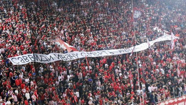 Ένα χυδαίο πανό, με το οποίο εύχονταν... θάνατο στον Ιβάν Σαββίδη και την οικογένειά του, ανήρτησαν στο "Καραϊσκάκης" οπαδοί του Ολυμπιακού κατά τη διάρκεια της αναμέτρησης με τον ΠΑΟΚ