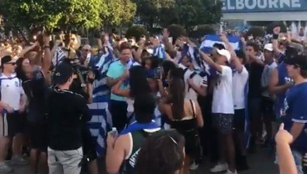 Ομάδα Ελλήνων οπαδών στην Μελβούρνη καταφέρθηκε κατά του Ράφα Ναδάλ με απαράδεκτο σύνθημα πριν από την έναρξη του παιχνιδιού με τον Τσιτσιπά