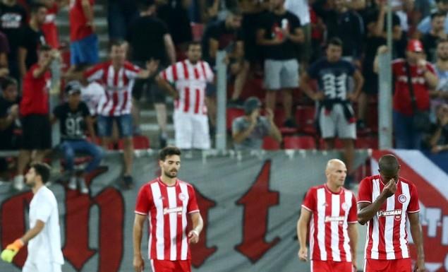Σε άγριες αποδοκιμασίες ξέσπασαν οι φίλαθλοι του Ολυμπιακού μετά την επίτευξη του τέρματος του Γκέγκε στο 80΄, με το οποίο η Αρούκα πήρε προβάδισμα σε 0-1.
