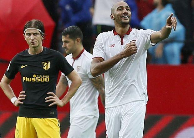 Η Σεβίλλη νίκησε 1-0 την Ατλέτικο, την υποχρέωσε στην πρώτη της ήττα και κάνοντας το "5 στα 5" στο "Ramon Sanchez Pizjuan", ανέβηκε στην κορυφή, έστω και προσωρινά