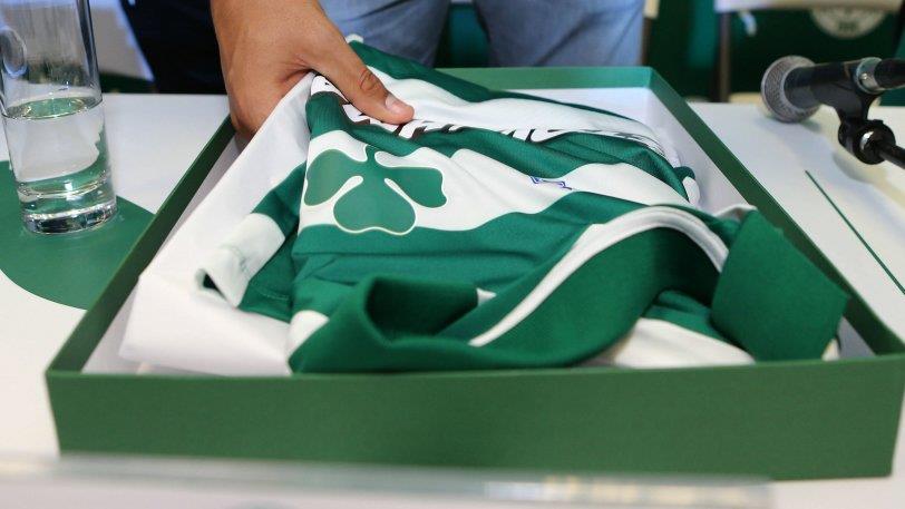 Ο Παναθηναϊκός γιορτάζει τα γενέθλιά του και επιχειρούμε να ξεκαθαρίσουμε τον μύθο περί κόκκινης φανέλας...
