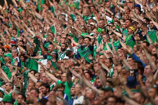 Σε κάθε ματς του Euro 2016 η Βόρειος Ιρλανδία χάνει και έναν φίλαθλο στην κερκίδα, καθώς ένας 64άχρονος υπέστη ανακοπή καρδιάς στο σφύριγμα της λήξης με την Ουκρανία, ενώ ένας 24άχρονος είχε σκοτωθεί στην πρεμιέρα