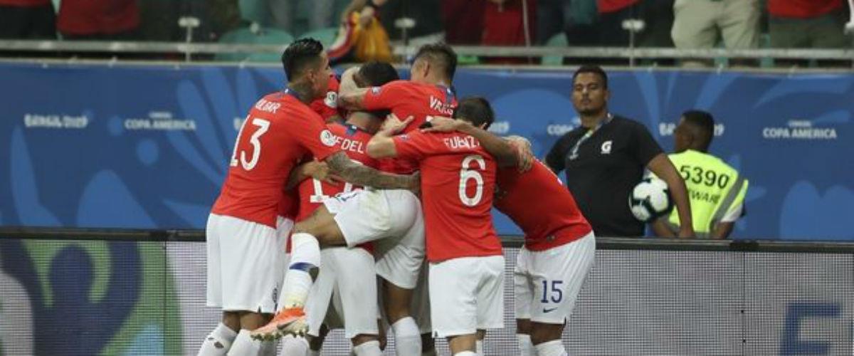 Ο Αλέξις Σάντσες σφράγισε τη νίκη πρόκριση της Χιλής στα ημιτελικά του Κόπα Αμέρικα με πανέμορφο γκολ με το οποίο έδωσε τη νίκη με 2-1 στο Εκουαδόρ
